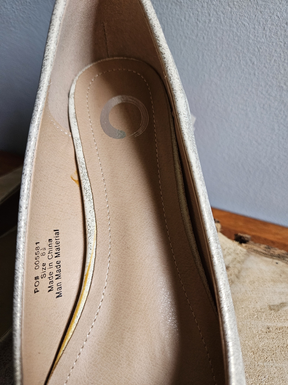 Women's Cream Pointed-Toe Ruffle Flats - Picture 2 of 3